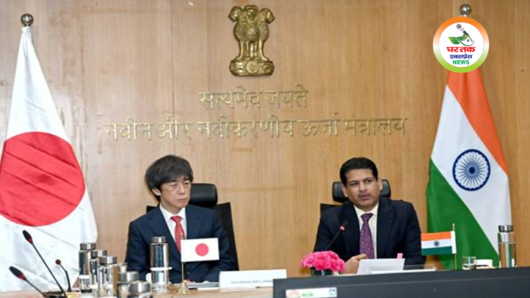 नई दिल्ली स्थित अटल अक्षय ऊर्जा भवन में आयोजित समारोह के दौरान एसीएमई क्लीनटेक सॉल्यूशंस, आईएचआई कॉर्पोरेशन और मित्सुबिशी गैस केमिकल कंपनी (एमजीसी) के प्रतिनिधि हरित अमोनिया एवं हरित मेथनॉल की दीर्घकालिक आपूर्ति संबंधी समझौतों पर हस्ताक्षर के बाद दस्तावेज़ प्रदर्शित करते हुए। यह समझौता भारत-जापान स्वच्छ ऊर्जा सहयोग और राष्ट्रीय हरित हाइड्रोजन मिशन की दिशा में एक महत्वपूर्ण उपलब्धि है।