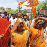 गोरखपुर के करमहा पिपराईच में शिवलिंग प्राण-प्रतिष्ठा समारोह के दौरान निकली भव्य कलश यात्रा में बड़ी संख्या में महिलाएं, युवा और श्रद्धालु शामिल हुए। नैयापर खुर्द में श्रद्धालुओं के लिए पेयजल और फलों का वितरण भी किया गया।