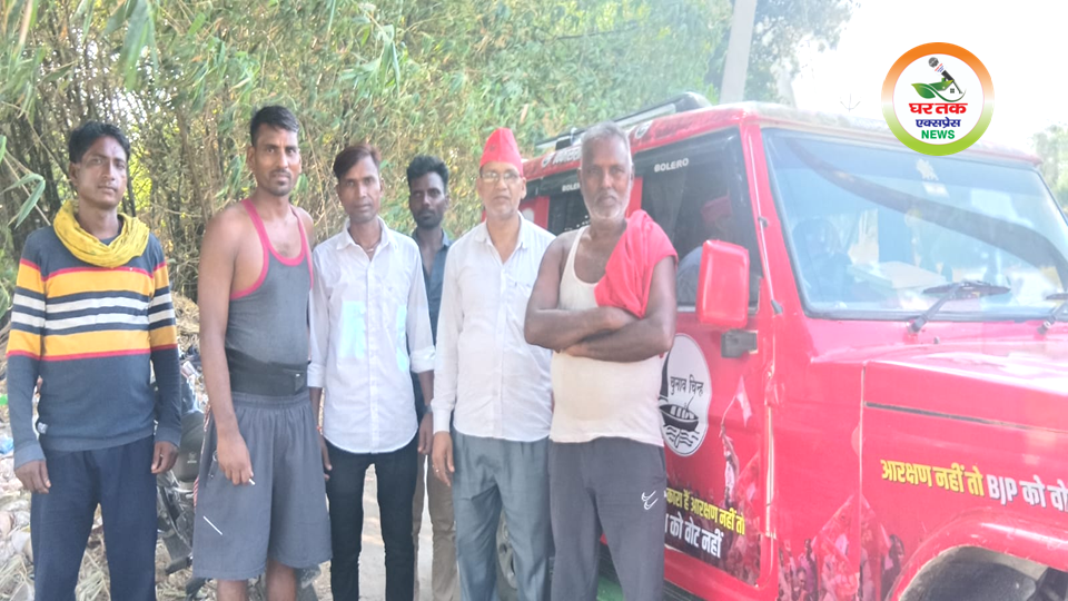 वाराणसी जिले के शिवपुर विधानसभा क्षेत्र के रामचंदीपुर गांव में आयोजित निषाद आरक्षण संकल्प यात्रा–मिशन 2027 कार्यक्रम के दौरान विकासशील इंसान पार्टी (VIP) के जिला उपाध्यक्ष राजकुमार साहनी, जिला सचिव डॉ. अशोक प्रसाद निषाद एवं अन्य पदाधिकारी संगठन विस्तार, सामाजिक न्याय और जनजागरण अभियान को लेकर ग्रामीणों एवं कार्यकर्ताओं के साथ संवाद करते हुए।