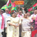 गोरखपुर में समाजवादी पार्टी के जिला अध्यक्ष बृजेश कुमार गौतम के नेतृत्व में पार्टी कार्यकर्ताओं ने बेरोजगारी, छात्रों से जुड़े मुद्दों, कथित अत्याचार और कानून-व्यवस्था को लेकर प्रदर्शन किया तथा राज्यपाल के नाम ज्ञापन सौंपा।
