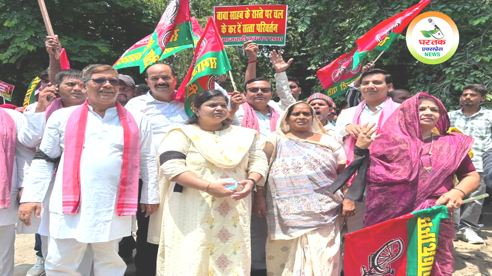 गोरखपुर में समाजवादी पार्टी के जिला अध्यक्ष बृजेश कुमार गौतम के नेतृत्व में पार्टी कार्यकर्ताओं ने बेरोजगारी, छात्रों से जुड़े मुद्दों, कथित अत्याचार और कानून-व्यवस्था को लेकर प्रदर्शन किया तथा राज्यपाल के नाम ज्ञापन सौंपा।