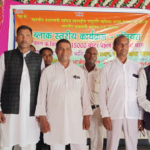 महराजगंज के पनियरा ब्लॉक अंतर्गत कौआठोर स्थित शिवा मैरेज हॉल में आयोजित अभय समाज पार्टी के ब्लॉक स्तरीय सम्मेलन में राष्ट्रीय अध्यक्ष शत्रुधन सिंह निषाद पूर्व ग्राम प्रधान, बीडीसी, जिला पंचायत सदस्यों और मतदाताओं को आजीवन पेंशन दिए जाने की मांग को लेकर संबोधित करते हुए। कार्यक्रम में प्रदेश अध्यक्ष ओमप्रकाश निषाद सहित पार्टी पदाधिकारी एवं कार्यकर्ता मौजूद रहे।