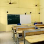 परीक्षा कक्षा में छात्र