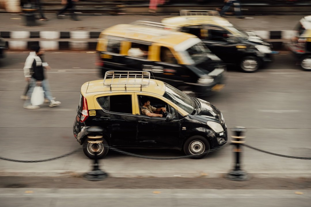 भारत में पहली बार पेट्रोल कारों से आगे निकलीं CNG, हाइब्रिड और EV की बिक्री, अगस्त में बदली तस्वीर